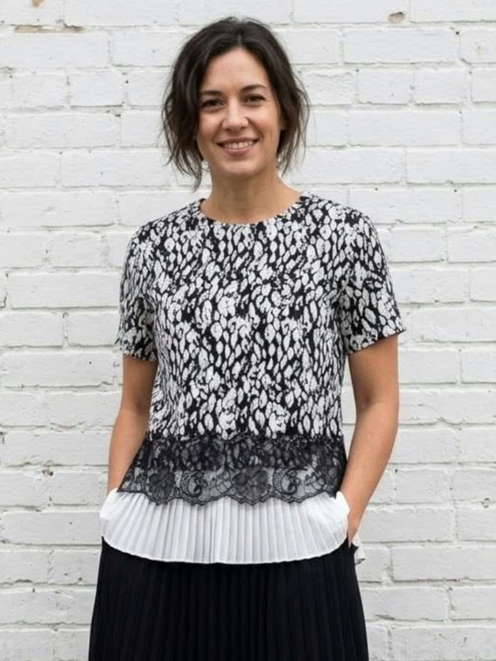Laundry by Shelli Segal Black White Abstract Print Lace Pleated Hem Top XS